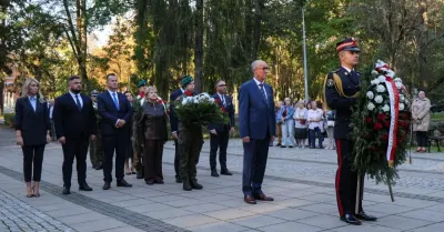 Marszałek Sejmu złożył kwiaty przed Pomnikiem Obrońców Modlina z 1939 r.